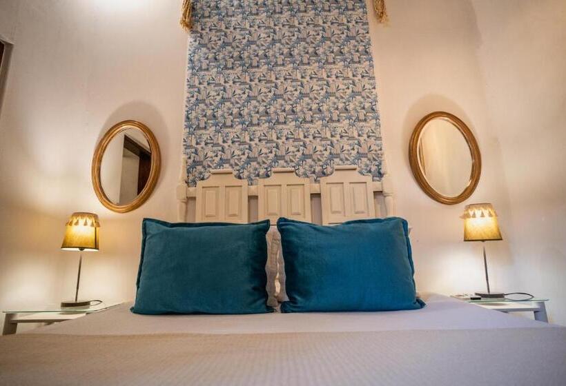 اتاق لوکس سه تخته, Boutique Al Alma