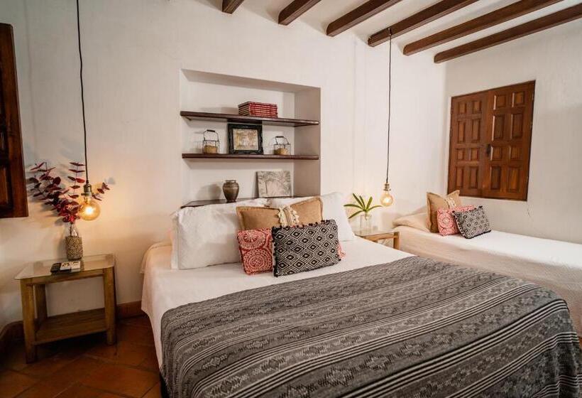 اتاق کلاسیک سه تخته, Boutique Al Alma