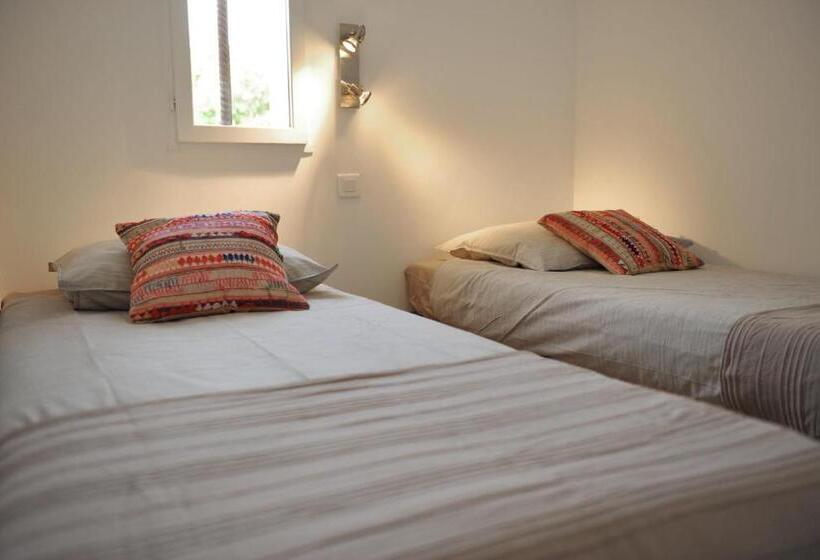 חדר סטנדרט לשלושה עם נוף לבריכה, Villa Cabrida