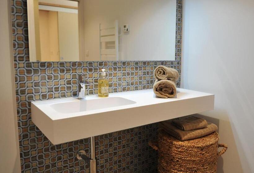 חדר סטנדרט לשלושה עם נוף לבריכה, Villa Cabrida