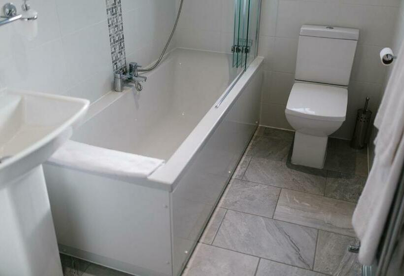 스탠다드 룸, Charnock Farm