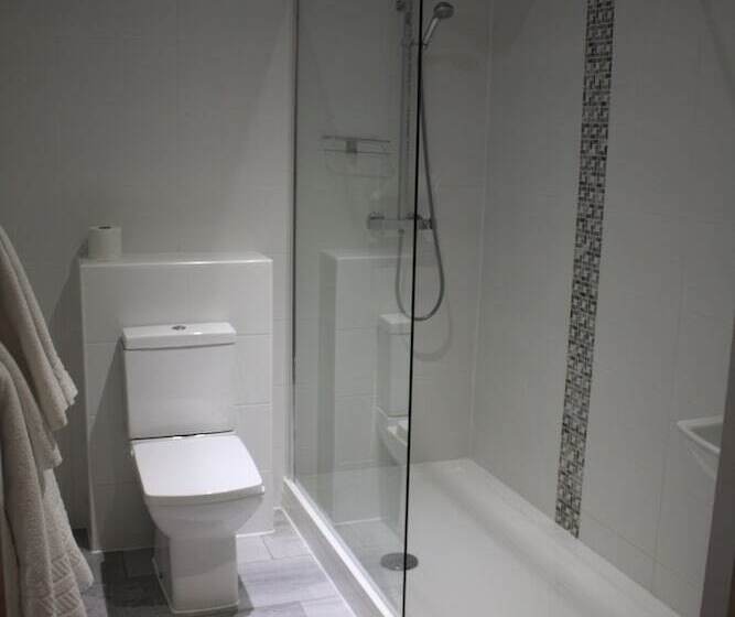 스탠다드 룸 더블 침대, Charnock Farm