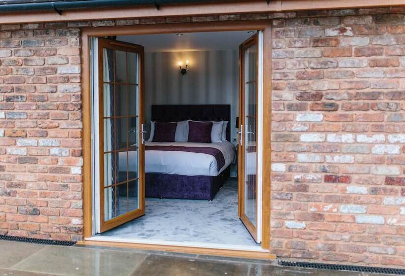 스탠다드 룸 더블 침대, Charnock Farm