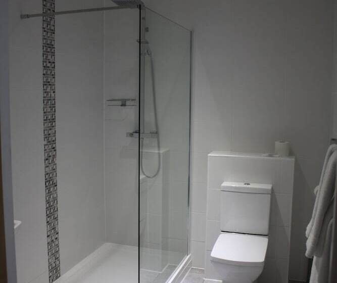 스탠다드 룸 더블 침대, Charnock Farm