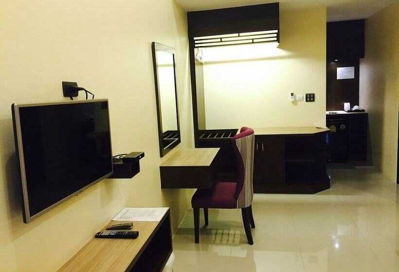 标准间带游泳池, Green Adamas Resort Chumphon