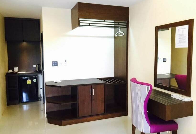 标准间带游泳池, Green Adamas Resort Chumphon