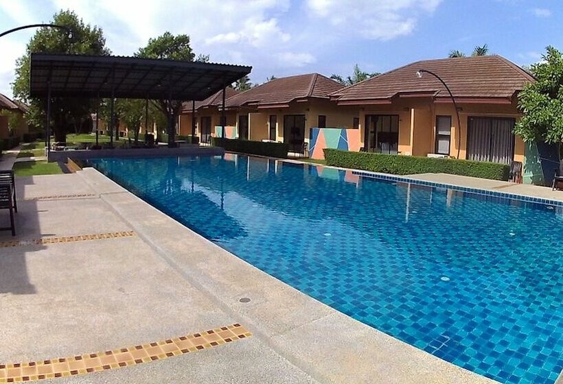 标准间带游泳池, Green Adamas Resort Chumphon