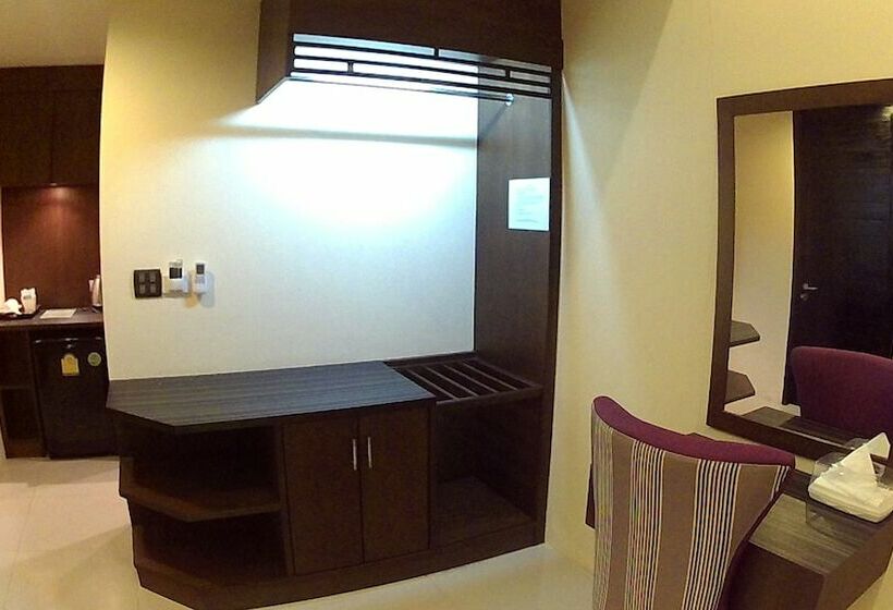 标准间带游泳池, Green Adamas Resort Chumphon