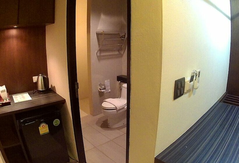 标准间带游泳池, Green Adamas Resort Chumphon