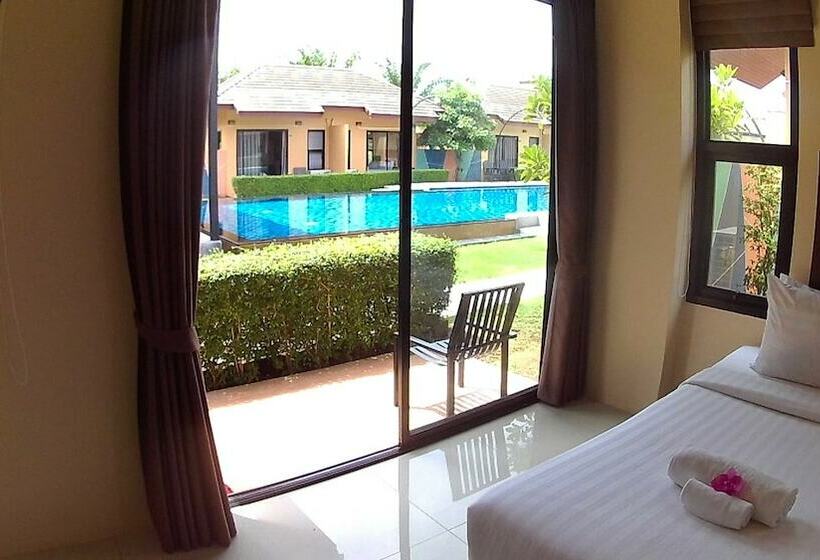 Номер Стандарт Вид на Бассейн, Green Adamas Resort Chumphon