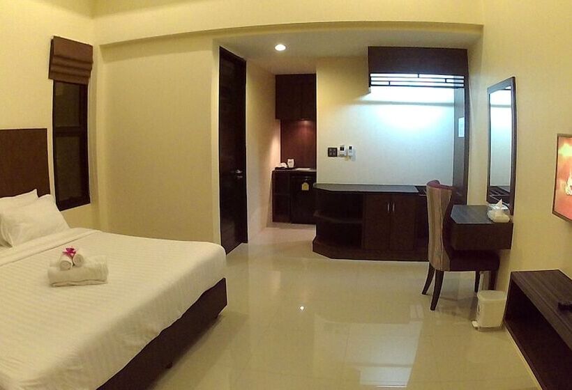 标准间带游泳池, Green Adamas Resort Chumphon