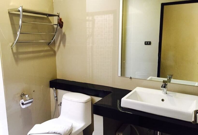 标准间带游泳池, Green Adamas Resort Chumphon