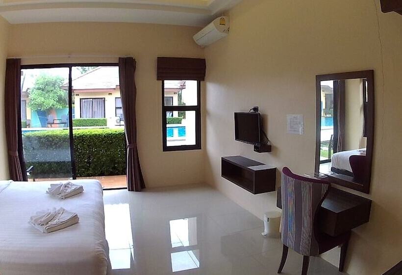 标准间带游泳池, Green Adamas Resort Chumphon