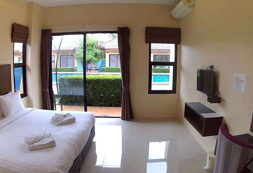 标准间带游泳池, Green Adamas Resort Chumphon