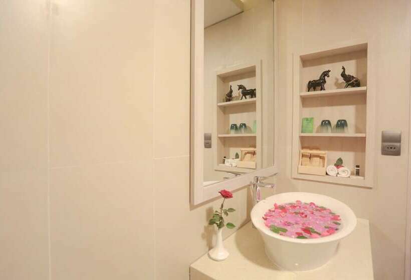 اتاق لوکس, Amata Garden Resort Bagan