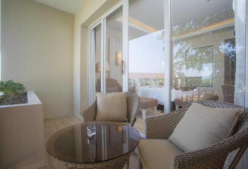 اتاق لوکس, Amata Garden Resort Bagan