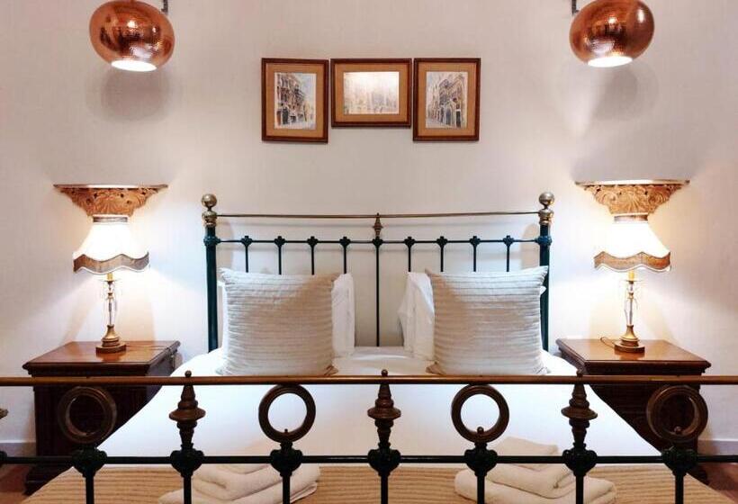 سوییت جونیور با بالکن, Casa Birmula Boutique