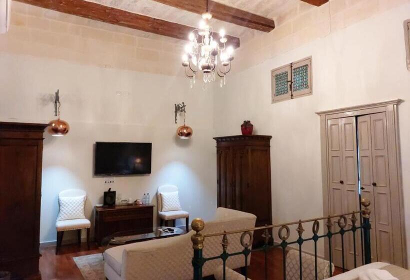 سوییت جونیور با بالکن, Casa Birmula Boutique