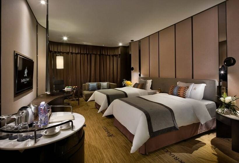 Habitació Business, Derucci