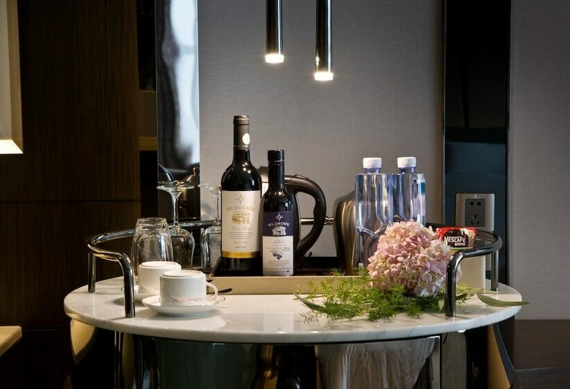 Habitació Business, Derucci