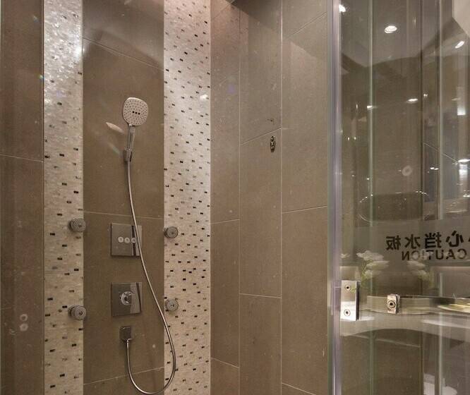 Habitació Business, Derucci