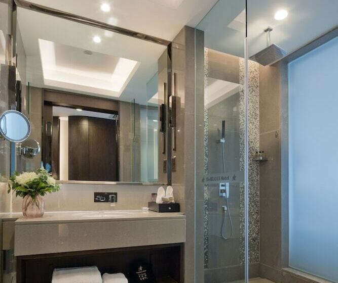 Habitació Business, Derucci