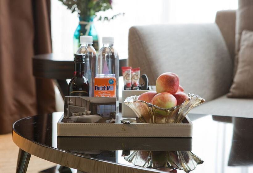 Habitació Estàndard, Derucci