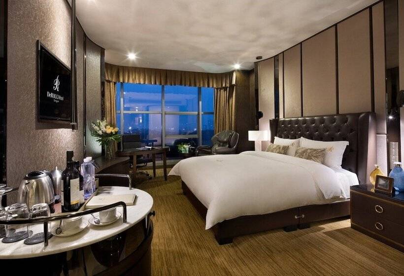 Habitació Estàndard, Derucci