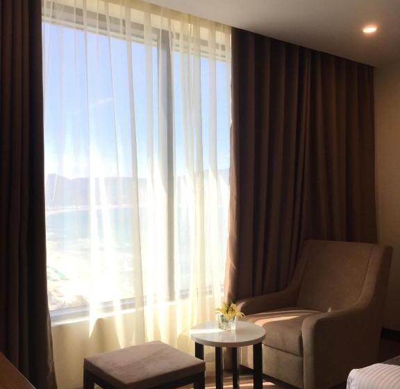 اتاق دلوکس با تخت کینگ و چشم‌انداز شهر, Muong Thanh Luxury Da Nang