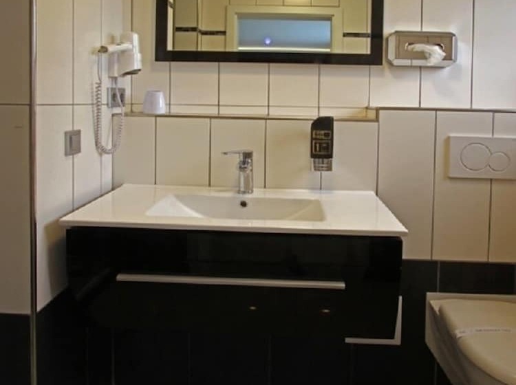 Quarto Triplo Estandar, Sophia