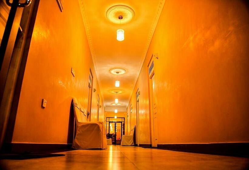 Camera Tripla Deluxe, Sri Krishna Bhavan