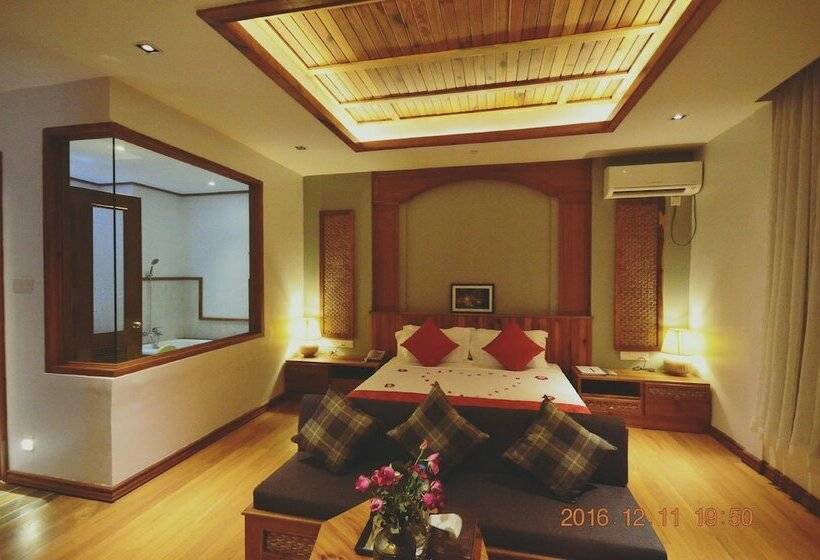 اتاق لوکس با چشم‌انداز شهر, Thipaw