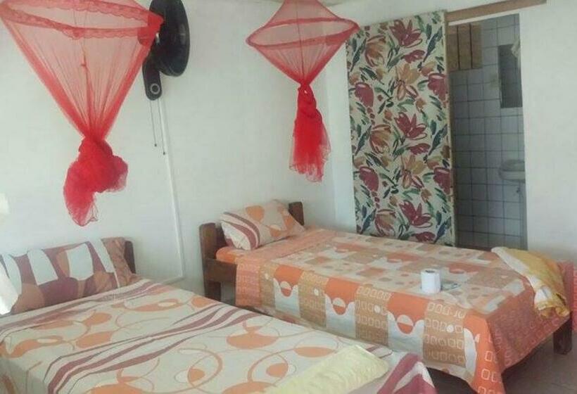 اتاق ساده سه‌ نفره, Lobo Hostel   Rurrenabaque