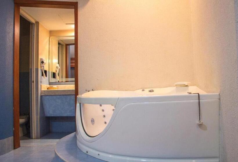 سوئیت با وان آب گرم, Autohotel Ilussion