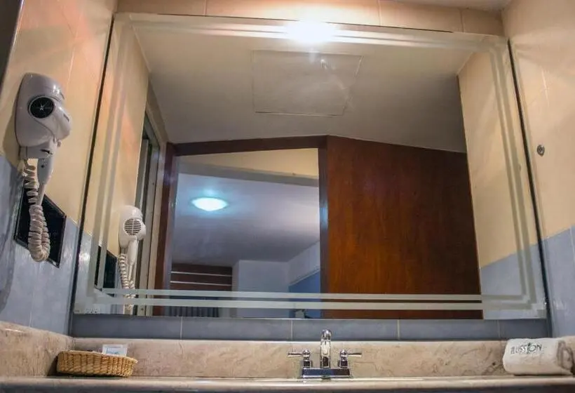 سوئیت با وان آب گرم, Autohotel Ilussion