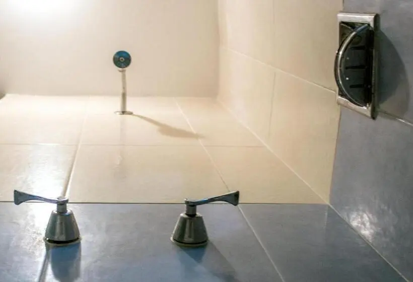 سوئیت با وان آب گرم, Autohotel Ilussion