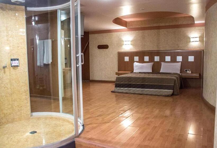 سوئیت پرزیدنت, Autohotel Ilussion