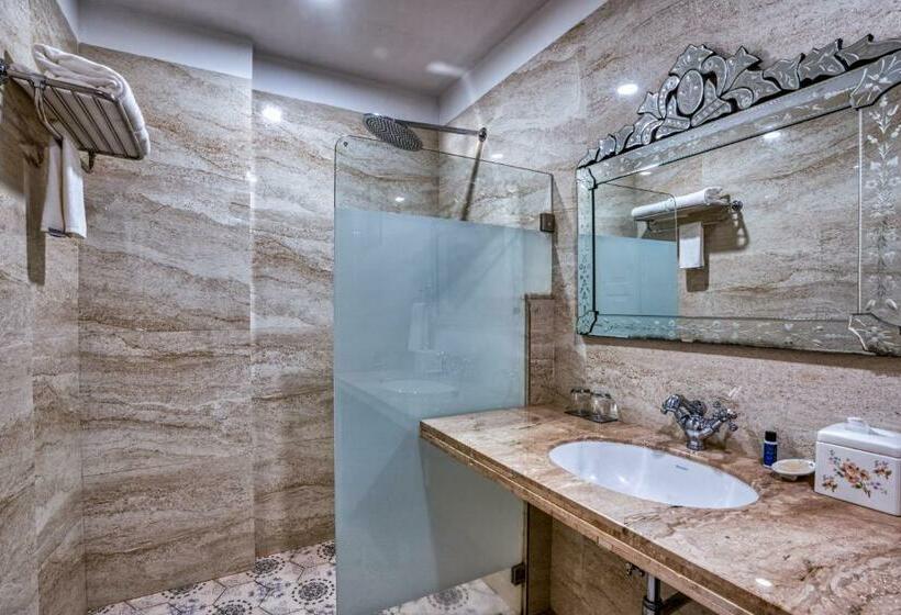 Quarto Estandar Interior, The Source At Sula