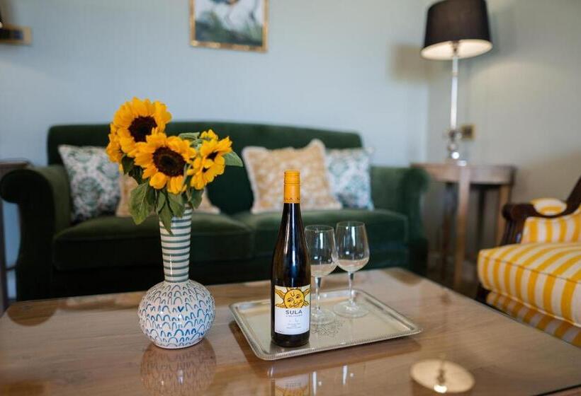 Quarto Estandar, The Source At Sula