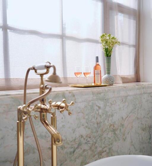 Suíte, The Source At Sula