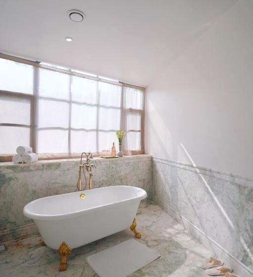 Suíte, The Source At Sula