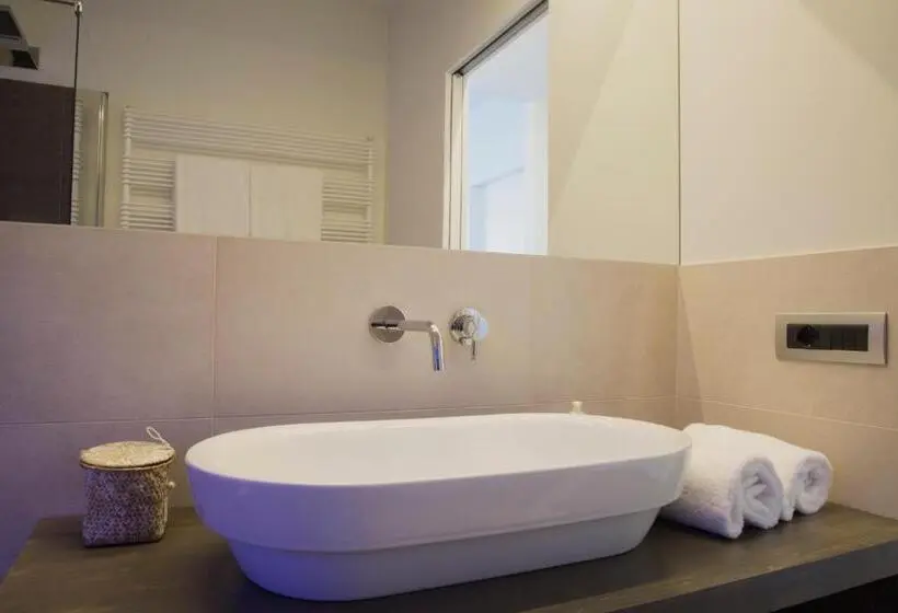 プールの見えるスタンダードトリプルルーム, Cascina36 B&b