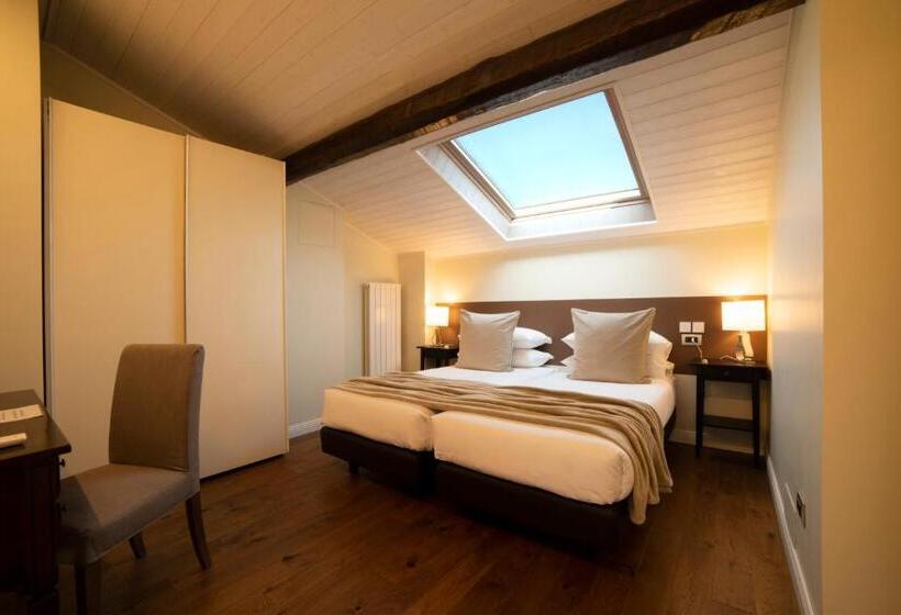 اتاق لوکس چهار تخته, Cascina36 B&b