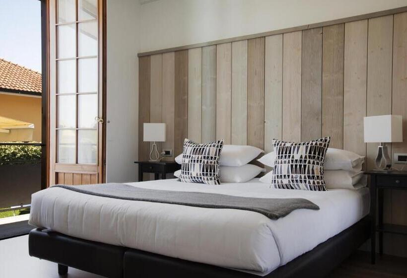 חדר סטנדרט לשלושה עם נוף לבריכה, Cascina36 B&b