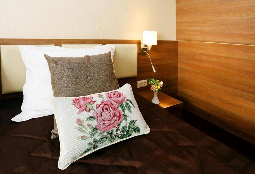 סטודיו דלוקס, Coop  Sofia