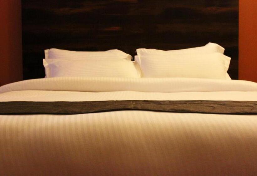 سوییت جونیور با بالکن, Grand Tizu