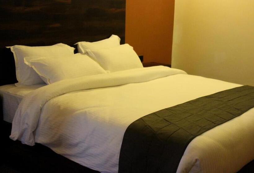 سوییت جونیور با بالکن, Grand Tizu