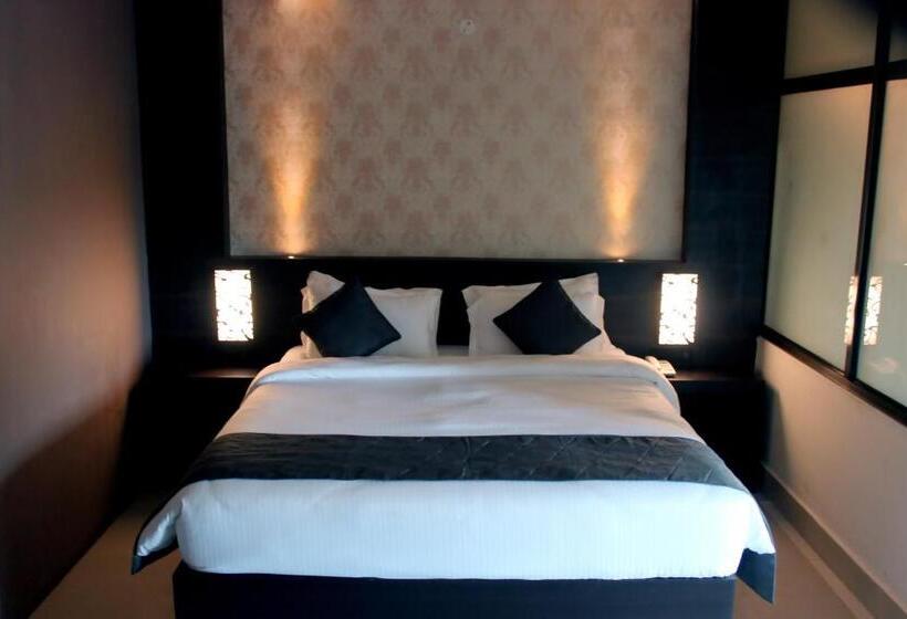 سوئیت با بالکن, Grand Tizu