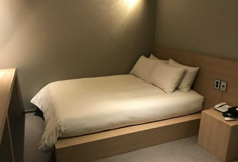 חדר דלוקס, Happy Day