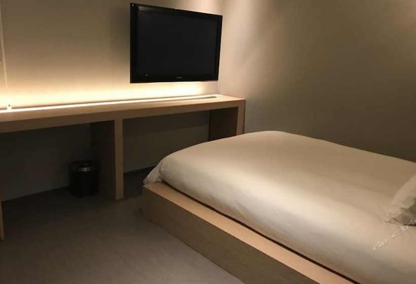 חדר דלוקס, Happy Day